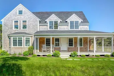 Image de Spacious 5-Br Nantucket Estate: Private Heated Pool, Spa & Cabana