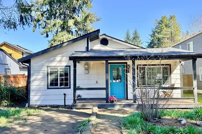 Image de New! Peaceful Bungalow • Close to Lightrail • Yard