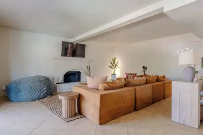 Image de Spacious Oasis w/ Heated Spa l 10min from strip