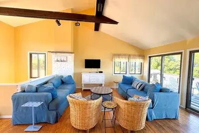 Image de Guppy Cottage-3br 3ba-Views of Great Salt Pond