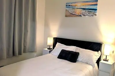 Image de Modern New 2br Suite Wi-Fi, Netflix & Parking