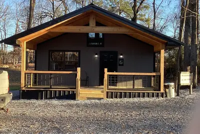 Image de The Gator Nest located at Yarborough Landing on Millwood Lake.