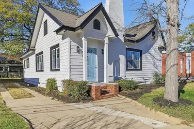 Image de New Listing! The Landing Pad - 8 minutes to Atl Airport!