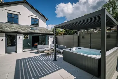 Image de Bounty Boutique On The Lakes, with hot tub in Bowness-On-Windermere