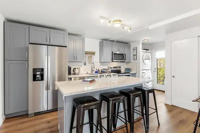 Image de The Burien Modern Cozy - Near Airport & Amenities 2 Bed 1 Bath With Ac