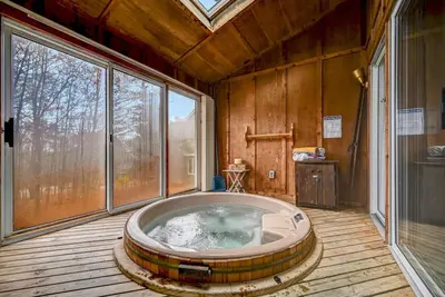Image de Walk 2 Ski /Fully Stocked Kitchen/Hot Tub/Family