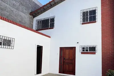 Image de Fabulous 2b-2b house Ac, Wifi priv. gated parking security cameras in Santa Ana