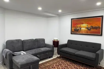 Cozy & modern apartment in Pickering