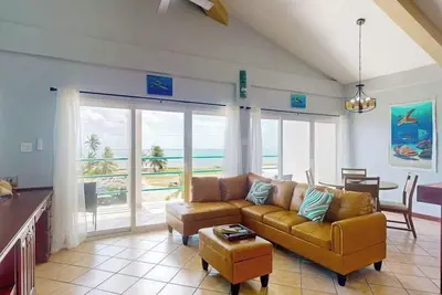 Image de Steps from the sea third-floor apartment with shared pool & ocean-view balcony