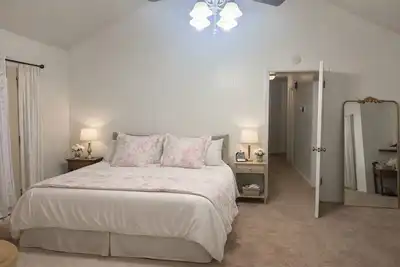 Image de Charming 3 bedroom Yorktown Garden home close to everything possible.