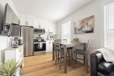 Image de Prime Vancouver Gem Modern 2- bedroom Retreat