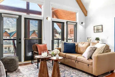 Image de Rocky Mountain Penthouse, Sleeps 12 with Pool & Hot Tub!