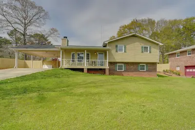 Image de Pool + Basketball Court: Smyrna Family Home + Yard