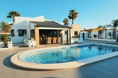 Image de Luxury 5 Bedroom Villa with Pool Torrevieja, next to Water Park close to Beach