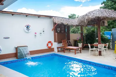 The Jungle: Private Tropical Villa : Pool & 6br