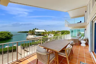 Image de Oceanfront home with a pool, dock, grill, scenic balconies, games, W/D, & Ac