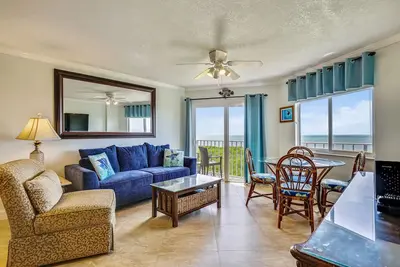 Image de Oceanfront condo with beach access, pool, balcony, & tennis - marina available