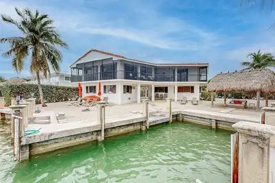 Image de Waterfront jewel with private guest suite, boat slip, free WiFi, & washer/dryer