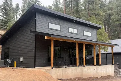 Image de Cozy Single-Level Retreat Near Deadwood/Lead, Trails, w/ Hot Tub, Fireplace!