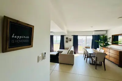Image de Live Apartment Jacó offers a modern and comfortable stay in a prime location, just minutes from the beach. With stylish spaces and convenient amenities, it’s perfect for guests looking to enjoy both relaxation and easy access to restaurants.