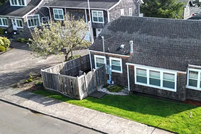 Cozy Cottage at Seaside Beach