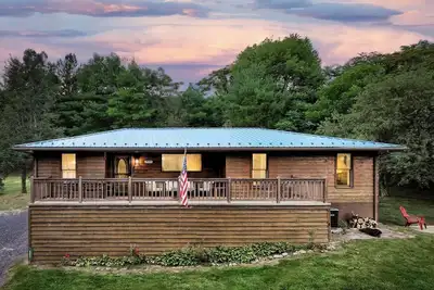 Shenandoah Cabin - Hot Tub, Fire Pit, Dog-Friendly