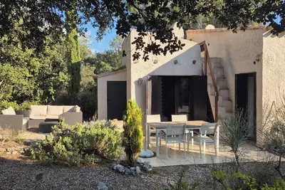 Image de Bastidon climatisé avec terrasse et jardin dans domaine naturiste, mont Ventoux