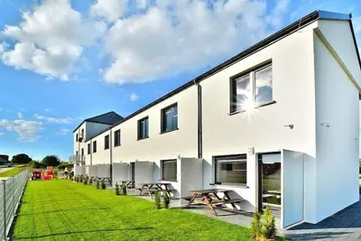 Image de Maisons de vacances confortables, piscine d'été
