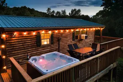 Image de Secluded & Romantic Shenandoah Cabin · King Beds · Hot Tub · Fire Pit · L2 Ev
