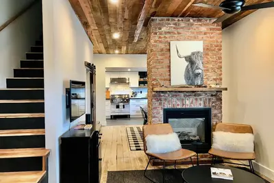 Image de Walk to Nau & Downtown - 2br Historic Home w/ Ac, Fireplace, Chef’s Kitchen