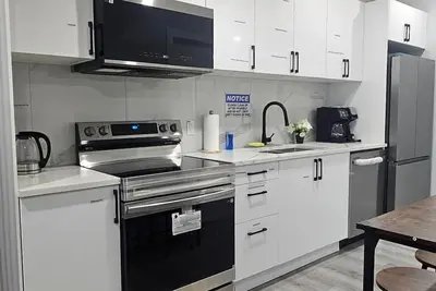 Image de Serene Modern Suite | 2br, Trail & Nearby Lake