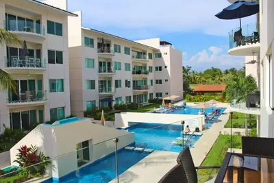 Image de Condo privé, très confortable pour des vacances en couple ou en famille.