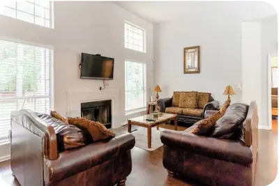 Image de Atl Fabulous 3-bedroom 2- bath house with Ac in charming Atlanta