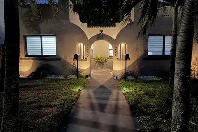 Image de 2-bedroom townhome in fabulous Miami.