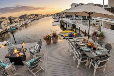 Image de Family Lagoon Retreat - 2 Blocks to Beach - Kayaks, Fire Pit, Sunsets