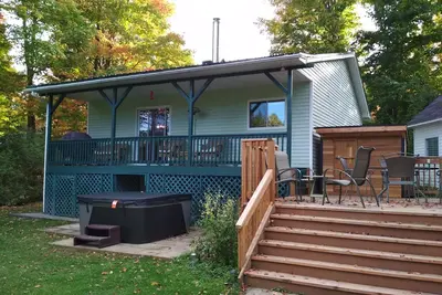 Image de Évadez-vous dans notre chalet 4 saisons au bord de l'eau, près de Ripon, Québec