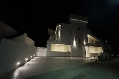 Biancalisa - Elegant & Modern Beachfront Villa