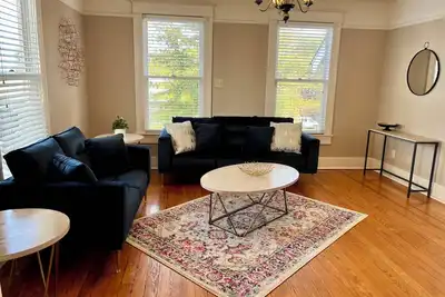 Image de 1200 sqft. Cozy 1-bedroom apartment in charming SoMA with Central Air