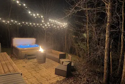 Image de Bourbon Trail Container Home with Hot Tub 🔥 Private Retreat