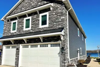 Image de Spacious Lake Lansing Home 6-bedrooms 4. 5 bathrooms.