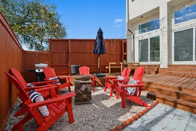 Image de 10 Min to World Cup | 4br 3ba | Sleeps 8 | 3 Kings