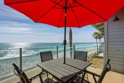 Image de Oceanfront Condo | Balcony, Fire Pit | Shared Beach | Sleeps 6