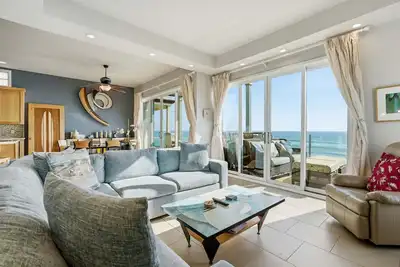 Image de Oceanfront 3br Condo | Balcony, Fire Pit | Shared Beach | Sleeps 6