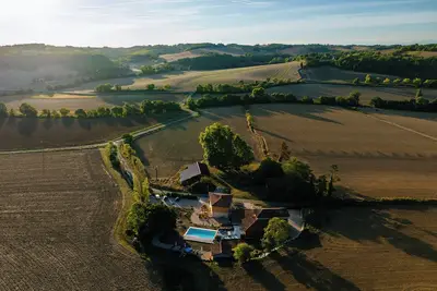 Image de Maison de campagne – Piscine & confort climatisé