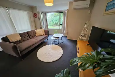 Image de 3 Bedroom Home with free parking in Prime Location minutes from Milford Beach