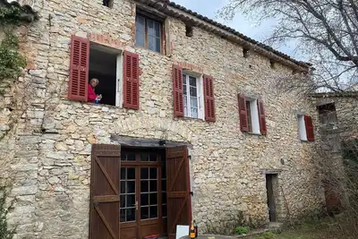 Image de Vaste Mas Provençal de 140 m² : 3 Chambres au Calme des Pins