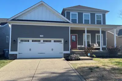 Image de Elegant Derby Home, Sleeps 10, Beauty Suite + Wellness Lounge