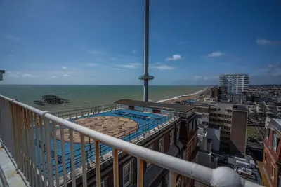 Image de Beachfront Penthouse, family friendly, with pool in Brighton
