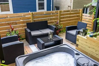 Image de Hot Tub | 2 King Beds | Free Parking | Butler St