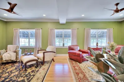 Image de Gorgeous Newly Remodeled 4br/2ba Loft in Sebring – Modern Living at Its Finest